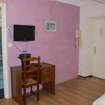 Le Roya Hotell 2*